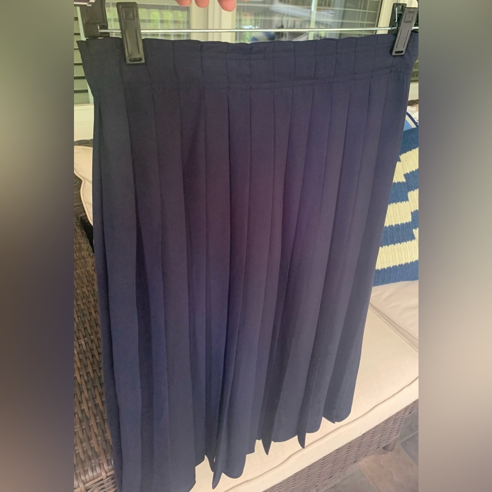 NWT J.Crew navy chiffon-like pleated midi skirt zip waist. Polyester. Size 4
